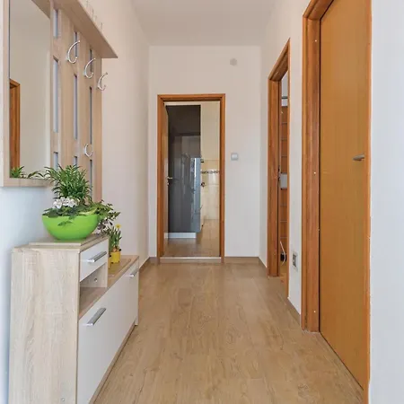 Amazing Apartment In Galizana Galižana