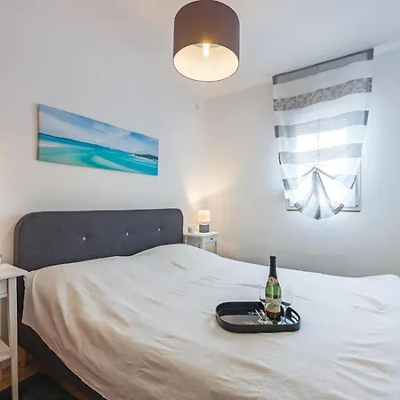 Amazing Apartment In Galizana דירה