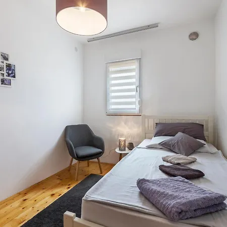 Amazing Apartment In Galizana Galižana