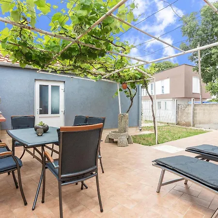 Amazing Apartment In Galizana *